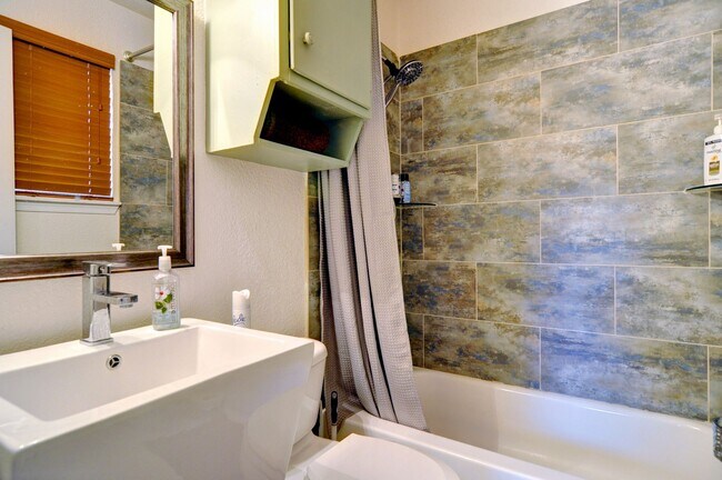 Building Photo - 5421 Fursman Ave