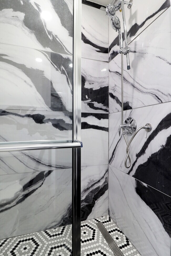 Building Photo - 6040 N Troy St