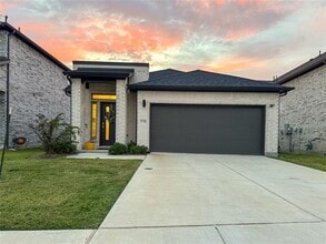 Building Photo - 4710 Hunter Hurst Dr