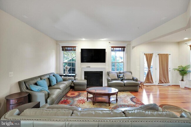 Building Photo - 3037 Moore Ln