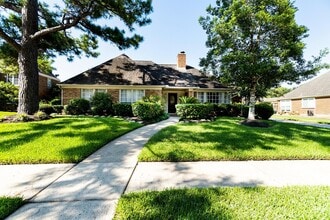 Building Photo - 15406 Greenleaf Ln