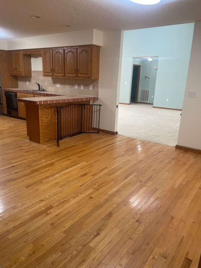 Building Photo - LaFollette 37766 - Charming Ranch-Style 3 ...