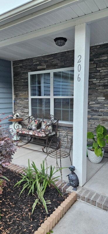 Building Photo - 206 New Iris Ln