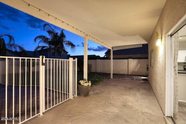 Building Photo - 7931 W Rose Garden Ln