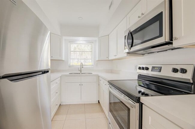 Building Photo - 1017 NW 30th Ct