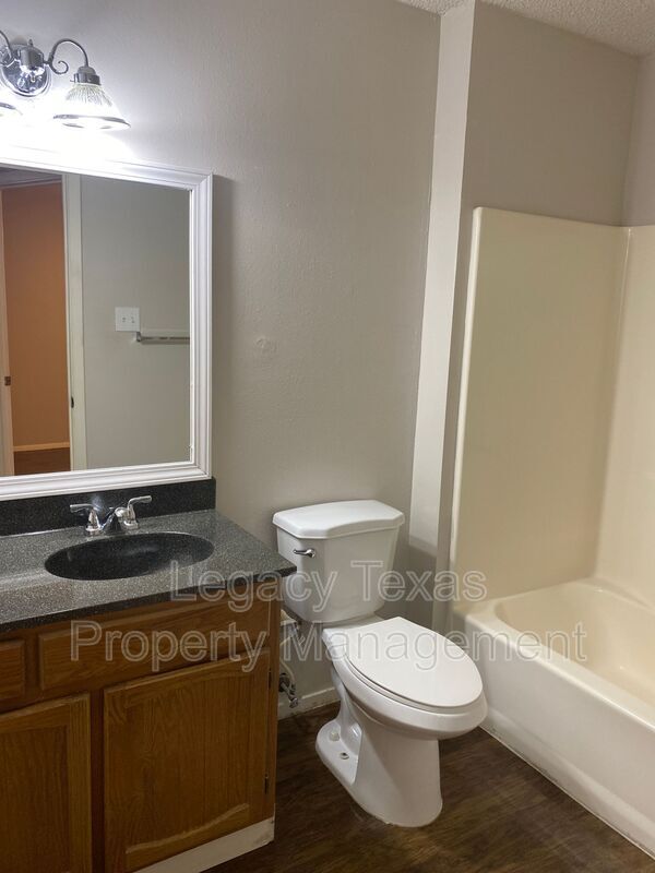 Building Photo - 1409 W Kilpatrick St