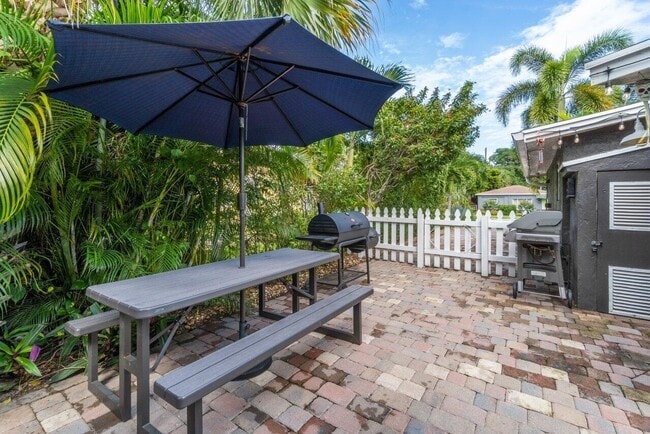 Building Photo - 1911 Parker Ave