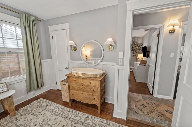 Building Photo - Charming Parkside 2-Bedroom Home Near Daffin Park with Fenced Yard & Patio