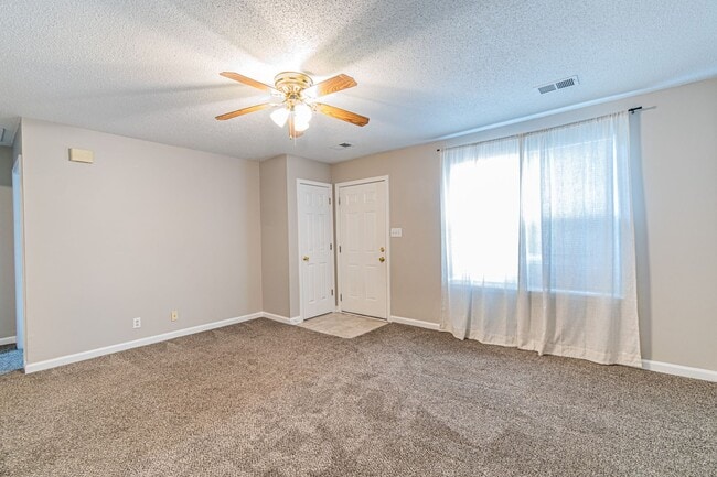 Building Photo - 1023 Shadow Ridge Ave