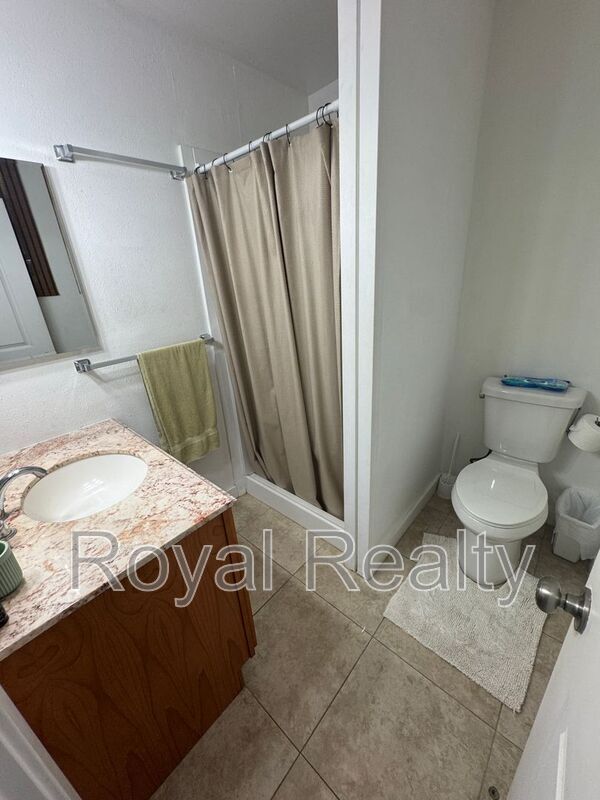 Building Photo - 341 Hualani St
