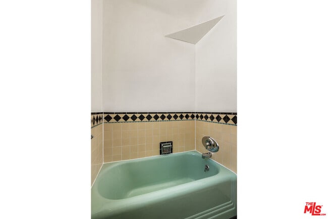 Building Photo - 1147 Westmoreland Ave