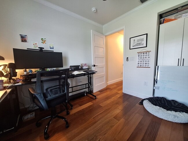 Building Photo - Designer-Remodeled Gem in Ashington Park |...