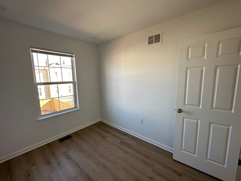 Building Photo - 6655 Musgrave St