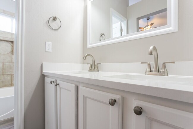 Building Photo - 8574 Bluegrass Cir