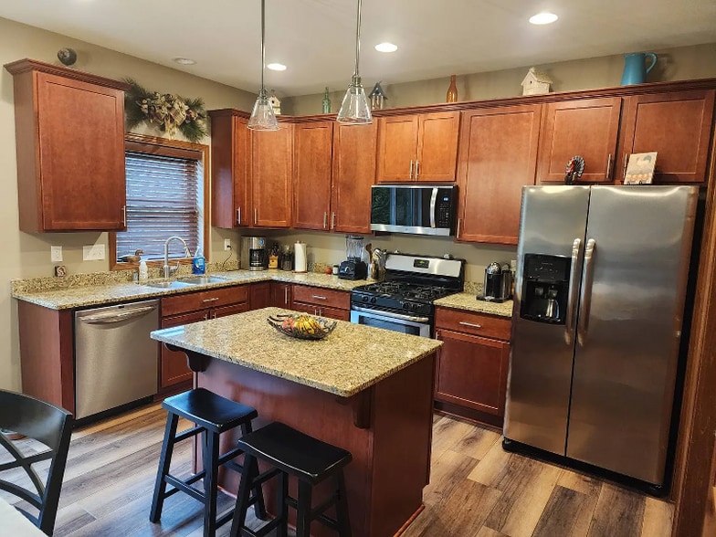 Building Photo - S80W16985 Boehm Ct