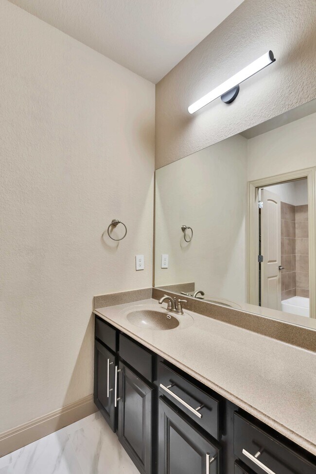 Building Photo - 2500 Speidel Dr
