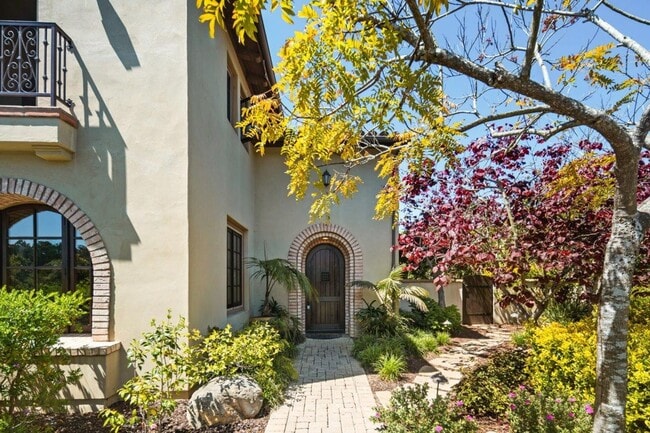 Building Photo - The Bluff's Coastal Living 3 bdrm Luxury Home