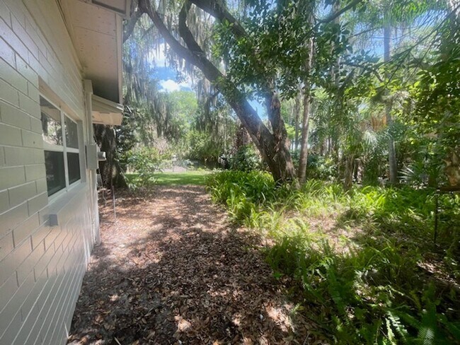 Building Photo - Hidden Winter Park Oasis