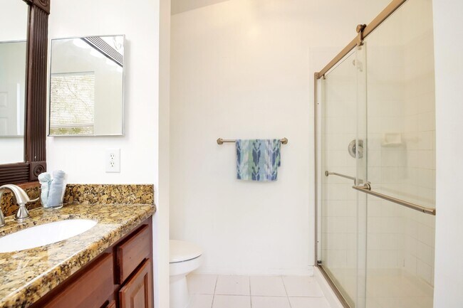 Building Photo - 6420 Park Lake Cir