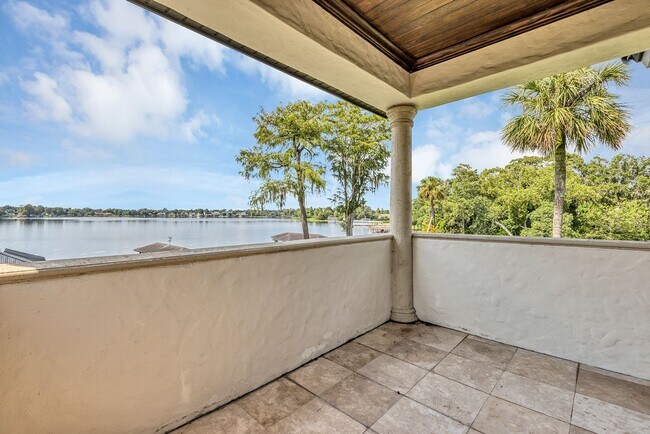 Building Photo - 2616 N Westmoreland Dr