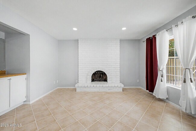 Building Photo - 2457 W Redfield Rd