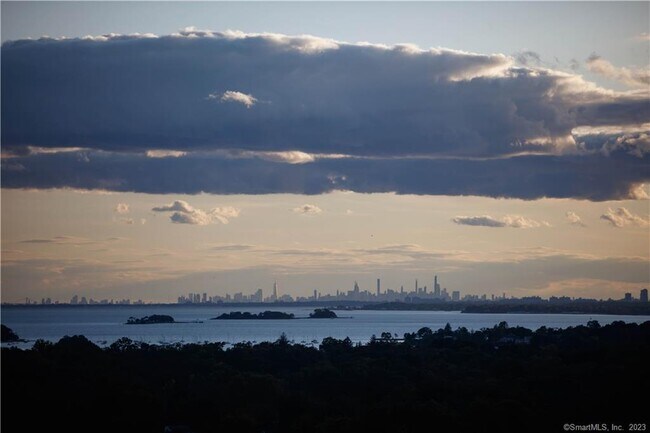 Building Photo - 850 Pacific St