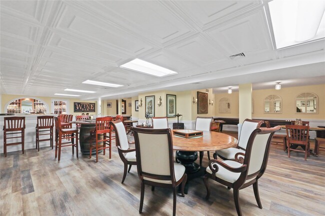 Building Photo - 703 Herricks Ln