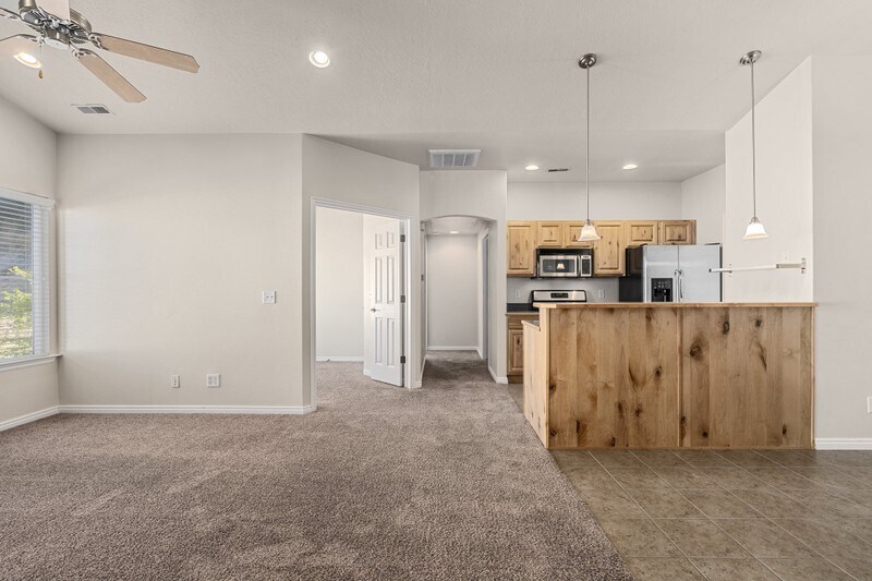 Building Photo - 1061 Canyon Meadow Dr
