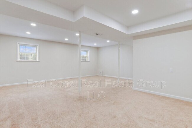 Building Photo - 339 Clifford Dr