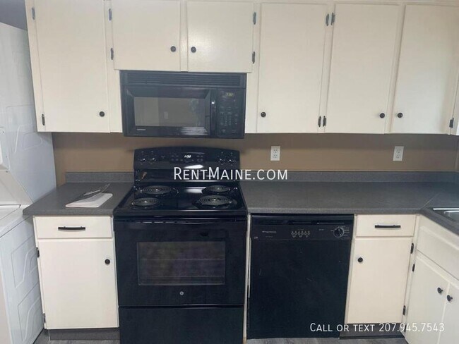 Building Photo - 11 Stillwater Ave