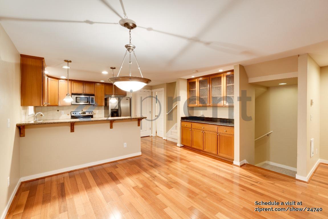 Building Photo - 9506 Interlake Ave N