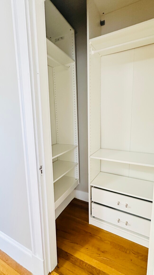 Building Photo - 62 Edgecliff Rd