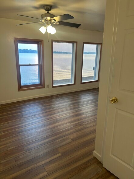 Building Photo - N4895 Lake Dr
