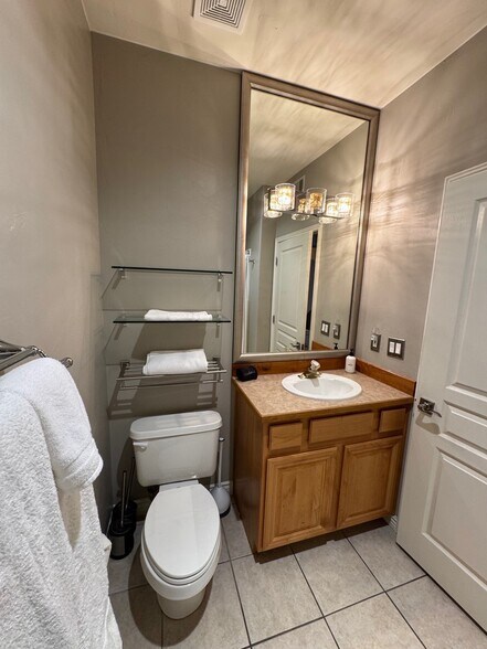 Building Photo - 405 Paradise Pky