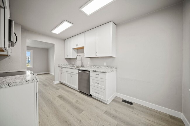 Building Photo - Enjoy a move-in ready home with brand new ...