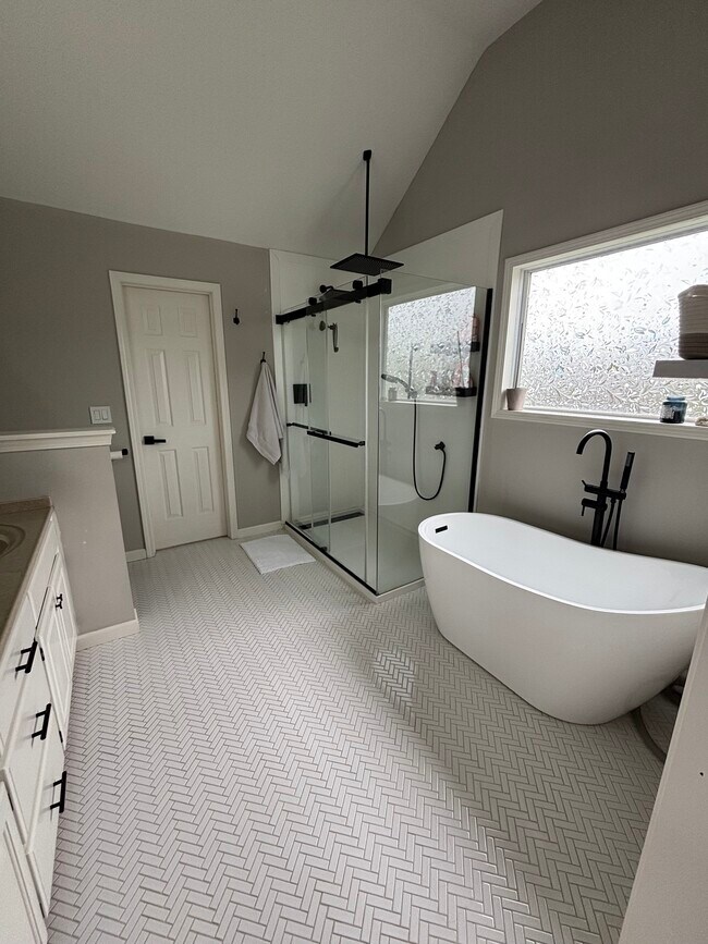 Building Photo - 4320 SW Gull Point Dr