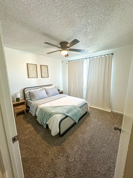 Building Photo - 4450 E Alta Vista Rd