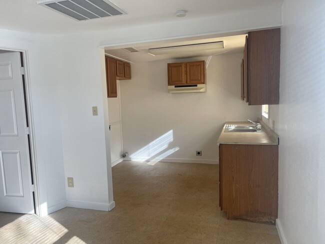 Building Photo - 4001 S Van Buren St