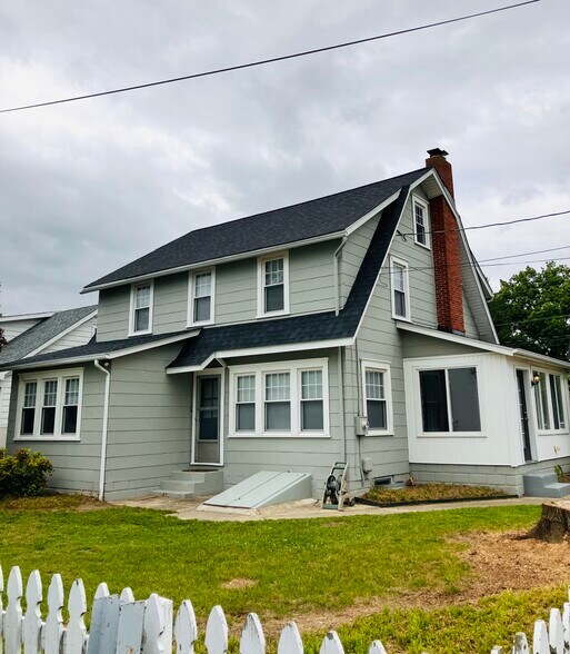 Back of house - 704 SE 2nd St