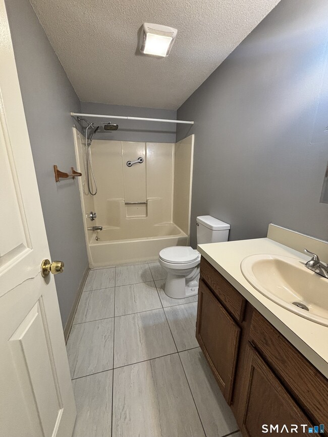 Building Photo - 432 Judd Square