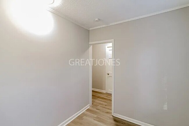 Building Photo - 2821 Snavely Ave SW