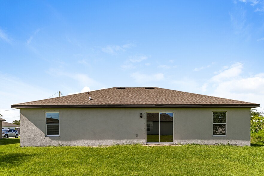 Building Photo - 879 Youngreen Dr