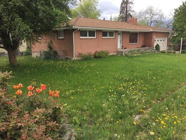 Primary Photo - 2424 S Freya St