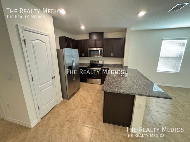 Building Photo - 2331 Gifford Dr