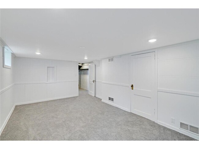 Building Photo - 5445 Chicago Ave