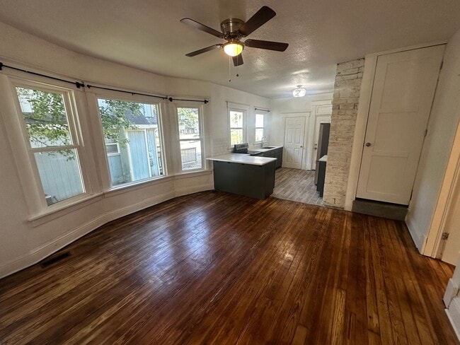 Building Photo - 420 S 22nd St