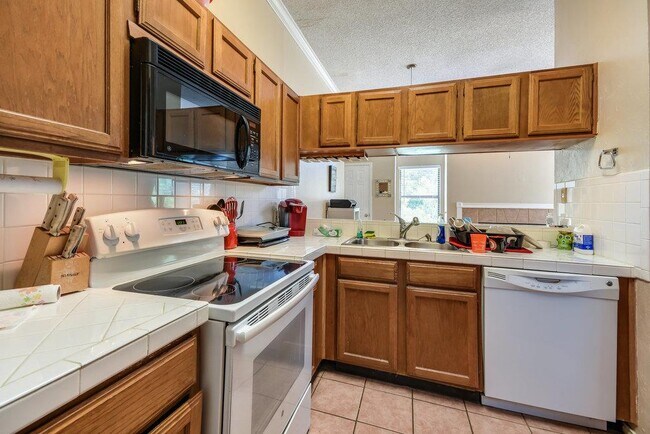 Building Photo - 2802 Nueces St