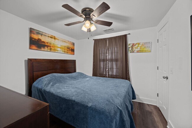 Building Photo - Charming Single-Family Home