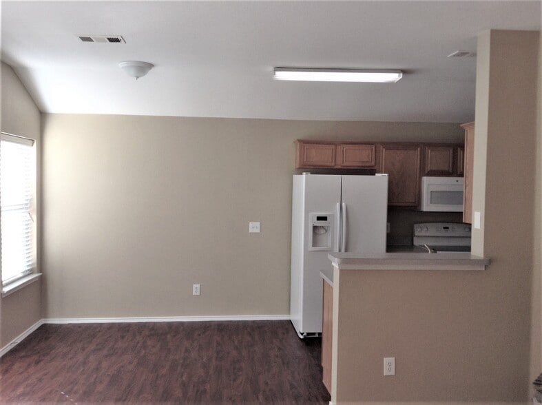 Building Photo - 308 Lake Travis Dr