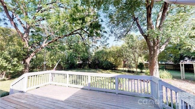 Building Photo - 1426 Bevis Dr